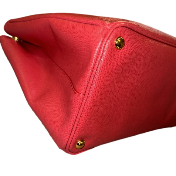 PRADA SAFFIANO LUX TOTE Handbag - Picture 6 of 15